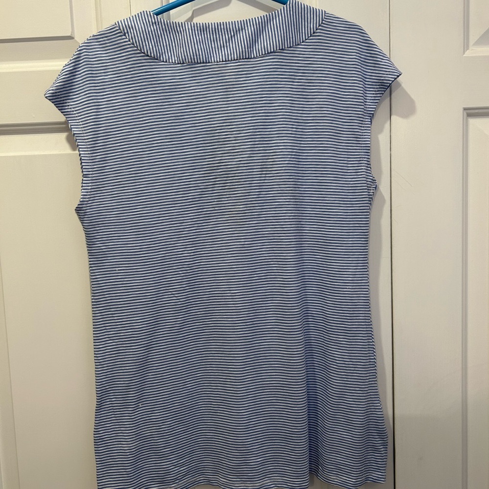 Jane and Delaney blue and white striped v-neck top. Cap sleeves. Size M. NWT - Picture 4 of 6